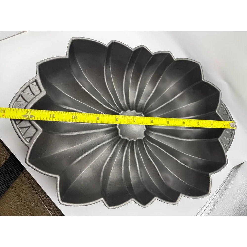 Wilton Flower Petal Cake Pan Cast Aluminum Non-Stick Gray Floral Baking Mold